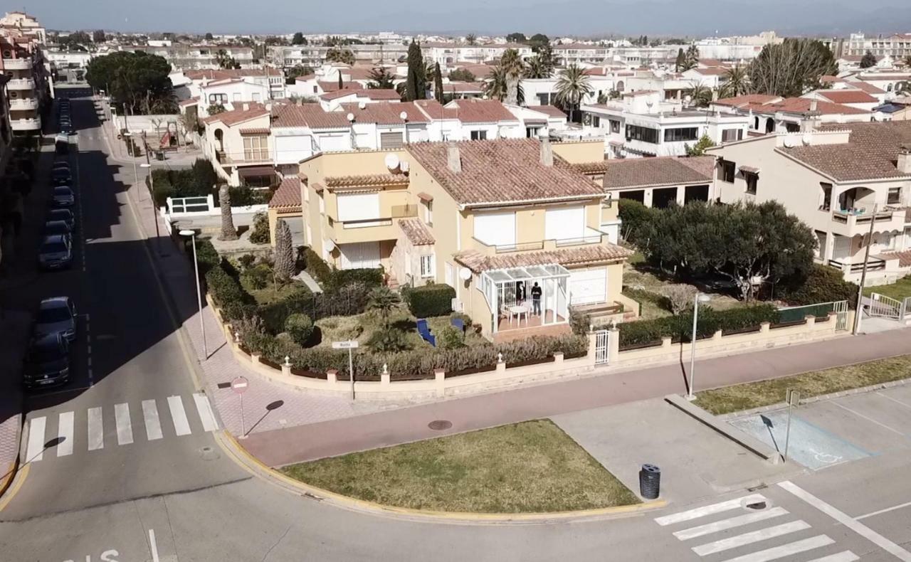 Apartment Amb Jardi A La Platja D'empuriabrava